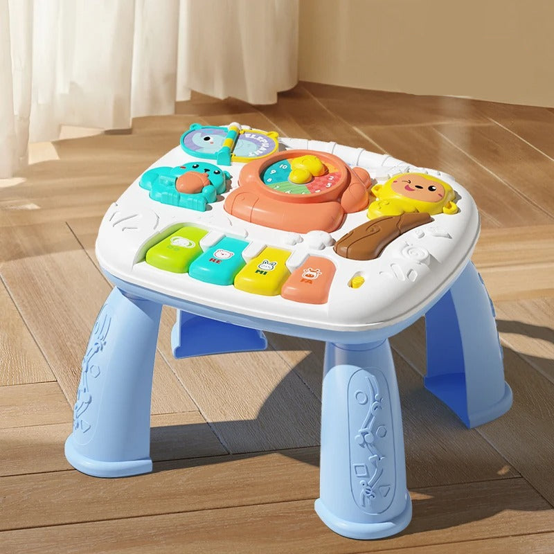 פסנתר מוזיקלי לתינוק חוקר